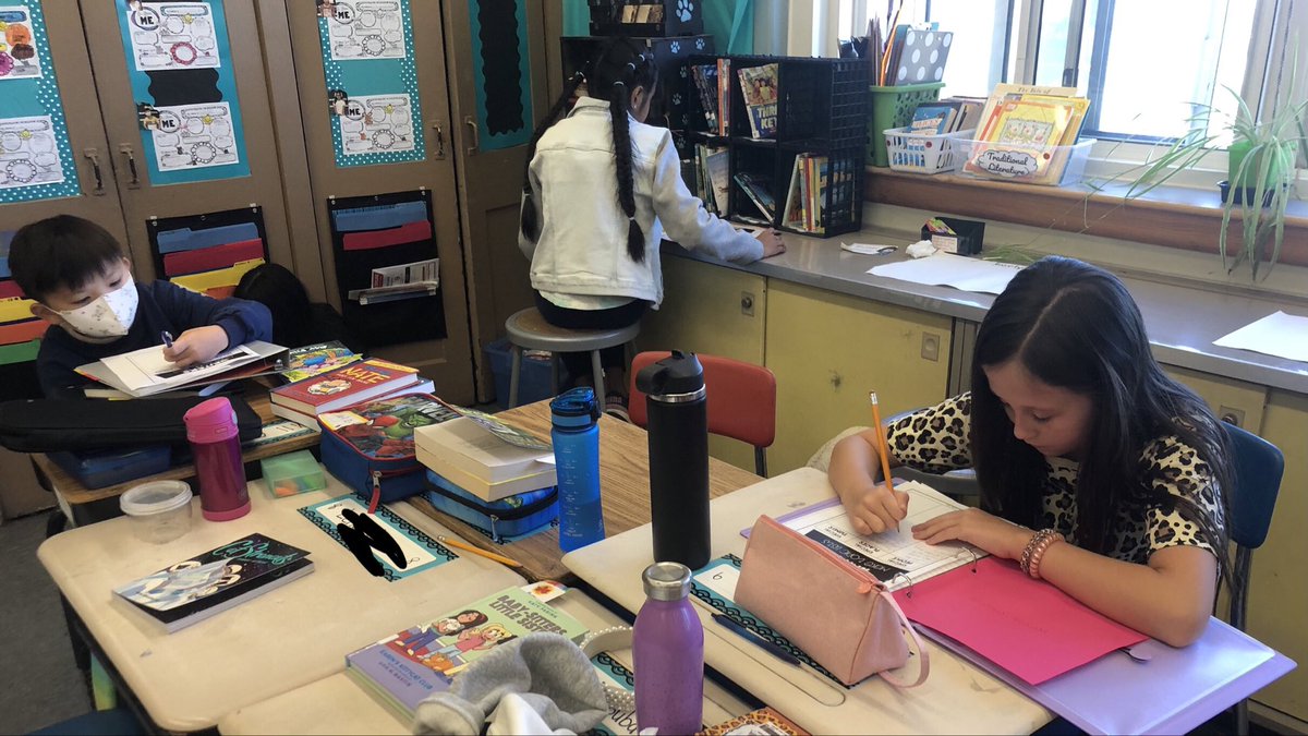 msmancuso5's tweet photo. Writing is one of our favorite times of the day!  Here we are working on increasing our writing stamina. #PROUD2BNHPGCP  #nhproadschool https://t.co/78ByP088Vz