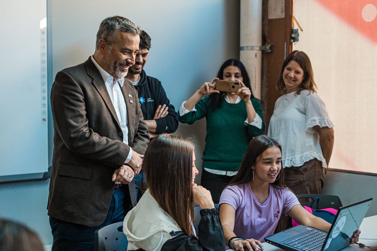UtecGlobal's tweet photo. En el marco del proyecto #TechLab del Tecnólogo en Informática de @UTECuy #ITRSO, en el día de ayer recibimos la visita de Karl Rios, Encargado de Negocios de los 🇺🇸 en 🇺🇾. Proyecto realizado con fondos del programa de pequeñas subvenciones de la @USAmbUruguay 
(sigue) https://t.co/6Dqa0F5tIa