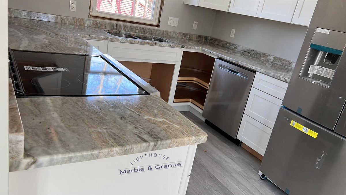 LighthouseMarb1's tweet photo. Fantasy Brown kitchen! #fantasybrown #fantasybrowngranite #fantasybrownkitchen #fantasybrowngranitekitchencountertops #granite #granitecountertops #kitchenremodel #kitchendesign #countertops https://t.co/tsXCaXwNNP