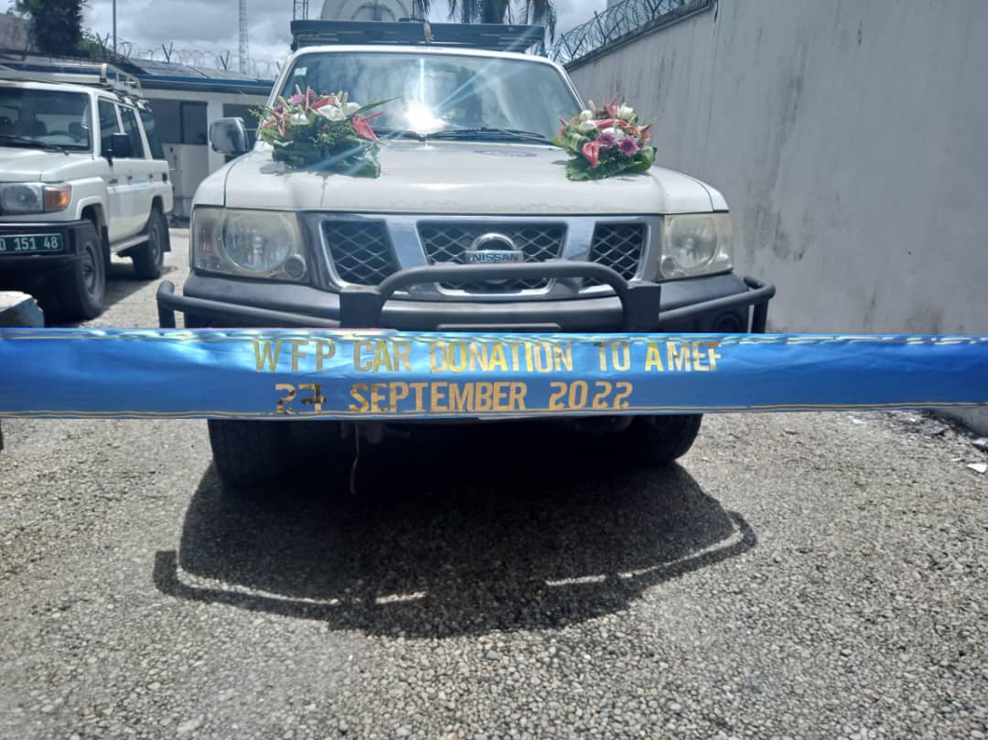 WFP_Cameroon's tweet photo. #Cameroon🇨🇲
Partners support #ZeroHunger efforts.
@amef_kumba a local NGO partner of @WFP receives a 4x4 Nissan patrol to facilitate access to #communities in need in SW region.
#FoodSecurity
#LocalisationAgenda
#GrandBargain https://t.co/7Ixg8ugMB3