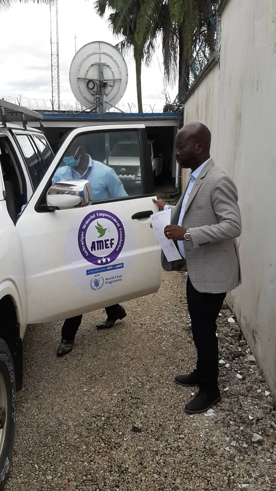 WFP_Cameroon's tweet photo. #Cameroon🇨🇲
Partners support #ZeroHunger efforts.
@amef_kumba a local NGO partner of @WFP receives a 4x4 Nissan patrol to facilitate access to #communities in need in SW region.
#FoodSecurity
#LocalisationAgenda
#GrandBargain https://t.co/7Ixg8ugMB3