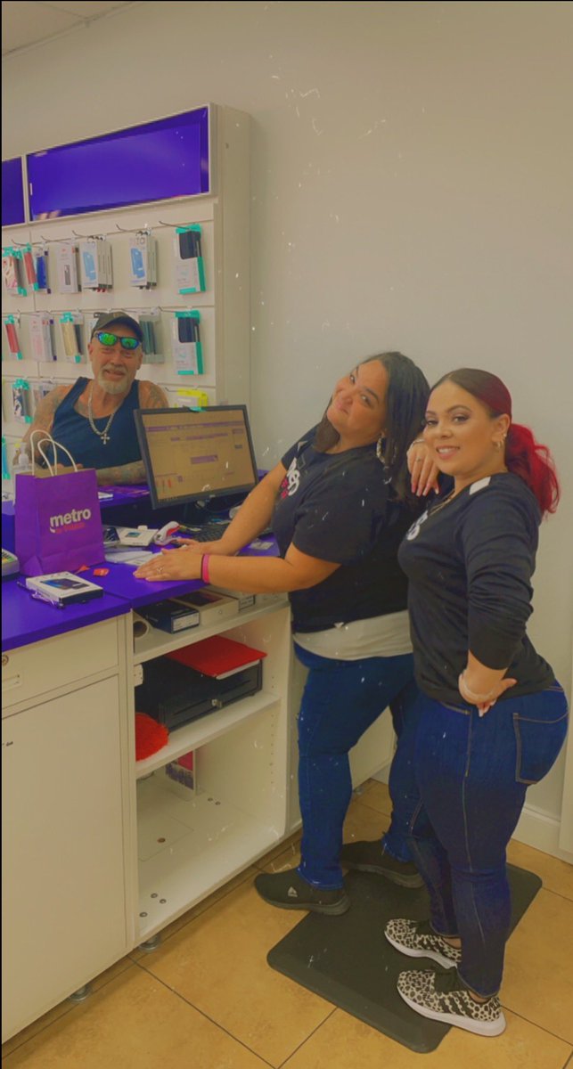 Another happy customer. . another successful visit with the store manager &amp; Team Crestview! Keep up the good work Danielle! #metrobytmobile <a href="/NaderG922/">Nader Ghobrial</a> <a href="/JPaul727/">Jason Paul- JP</a> <a href="/morganlynn4711/">Morgan Daniels</a> <a href="/MetroByTMobile/">Metro by T-Mobile</a>