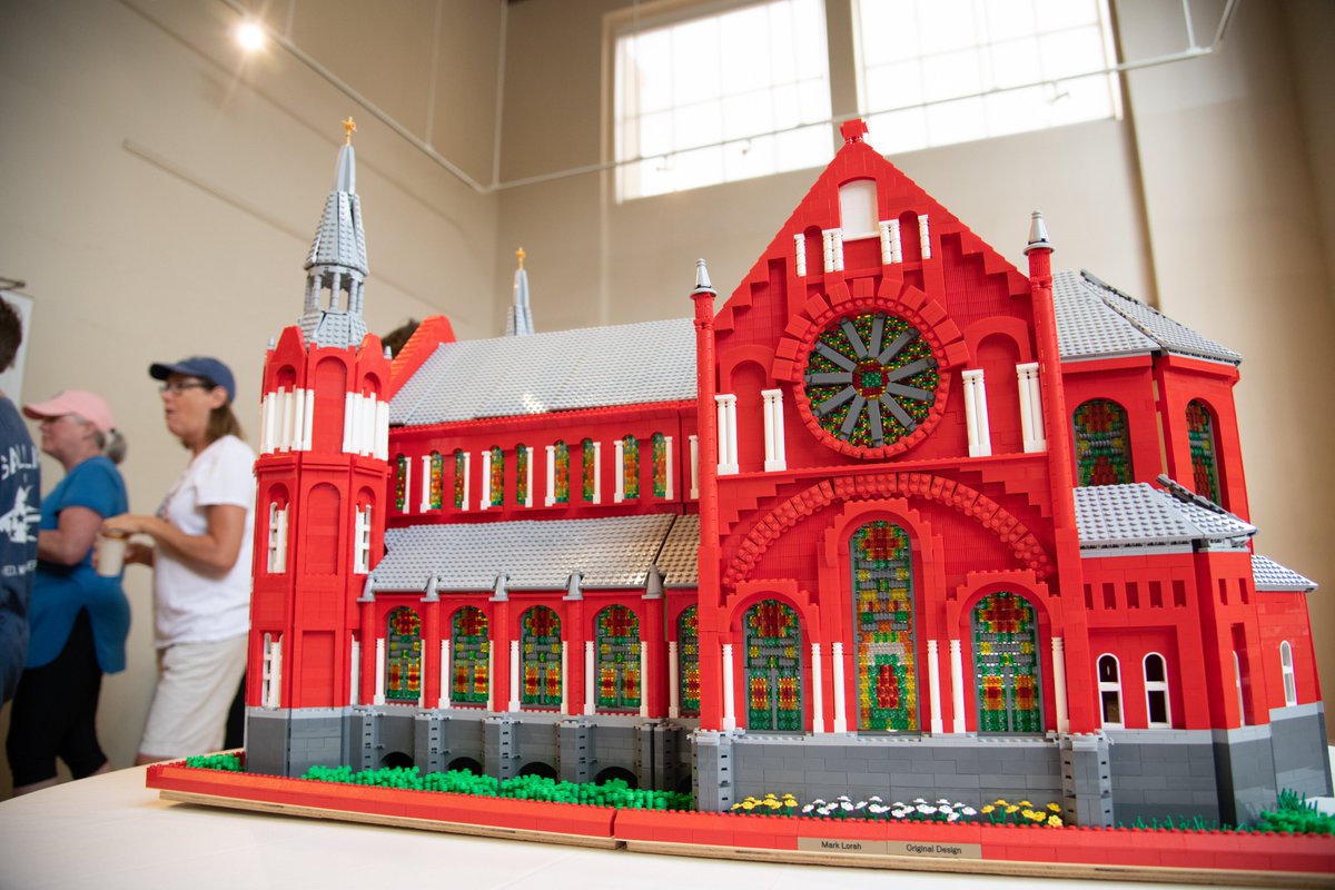 Have you seen our current exhibit "Brickmasters of the Lakelands" yet? Visit the gallery during our regular business hours (Tuesday - Friday, 10 am - 5 pm and Saturday 10 am - 3 pm) and enjoy the amazing Lego designs by members of the Lakelands community! 😍