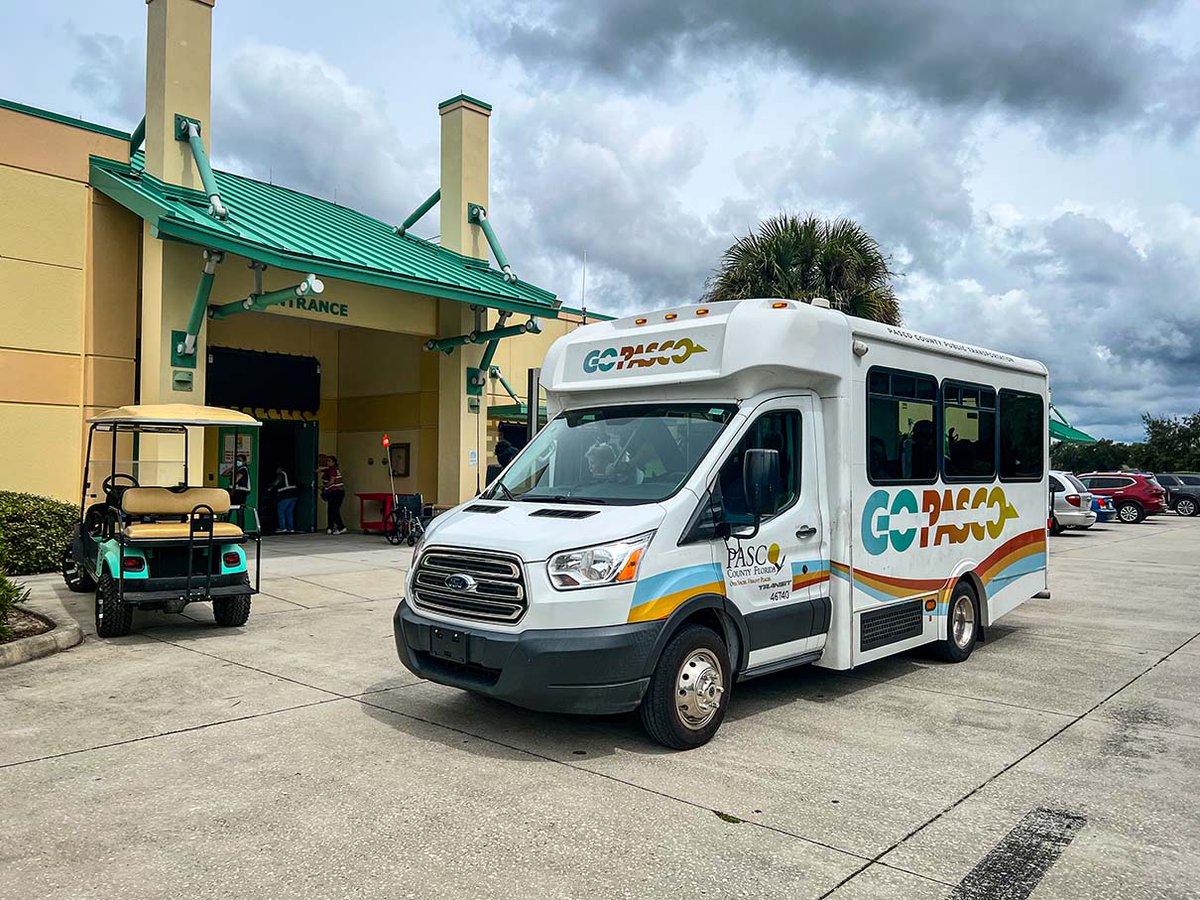 PascoExt's tweet photo. As #HurricaneIan slams into Florida, our #PascoCounty team is working to keep you safe – from sandbags, to shelters to round-the-clock monitoring in our Emergency Operations Center.  We’re here to help. Call Customer Service at 727.847.2411.  For emergencies call 911.  #StaySafe https://t.co/pllxTDIMBE