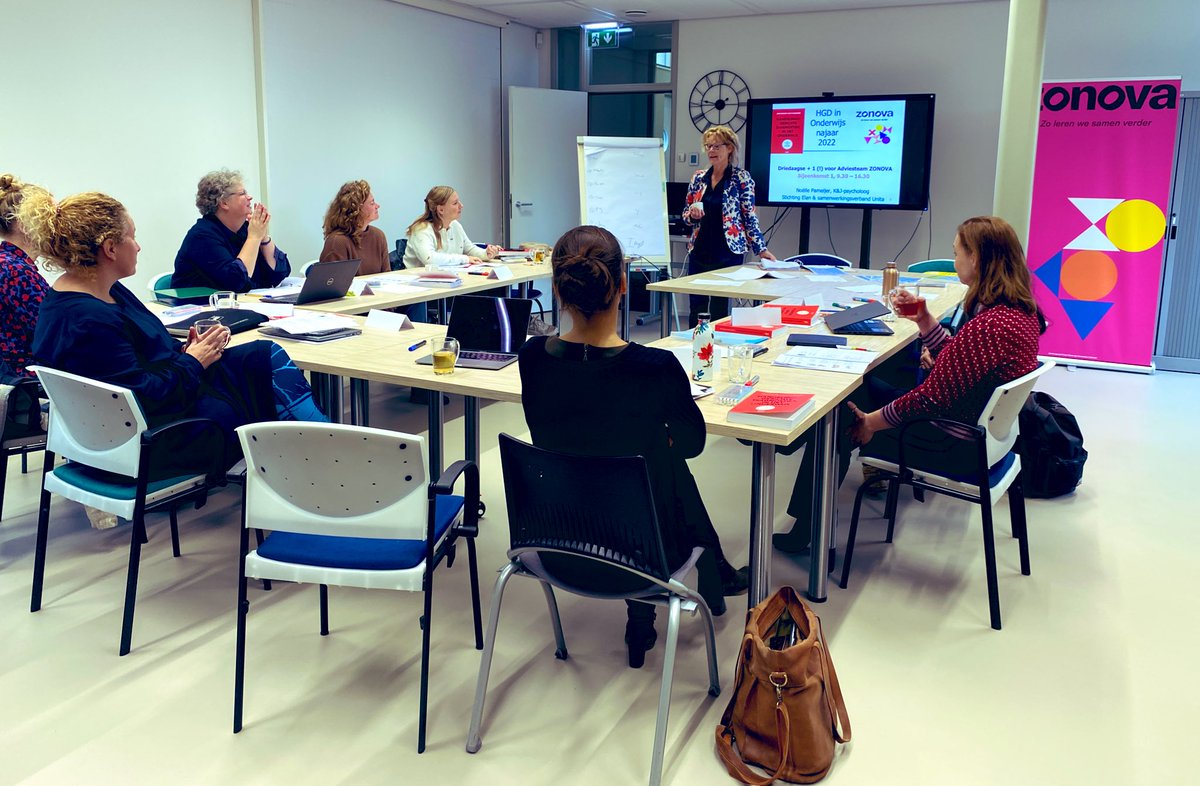 Het Adviesteam <a href="/ZonovaAmsterdam/">Zonova</a> aan de slag met Noëlle Pameijer om nog handelingsgerichter te kunnen diagnostiseren en adviseren. Dank voor de fijne dag Noëlle! Op naar de volgende 3 trainingsdagen 💪#handelingsgerichtediagnosiek #HGD #accreditatie #samenontwikkelen