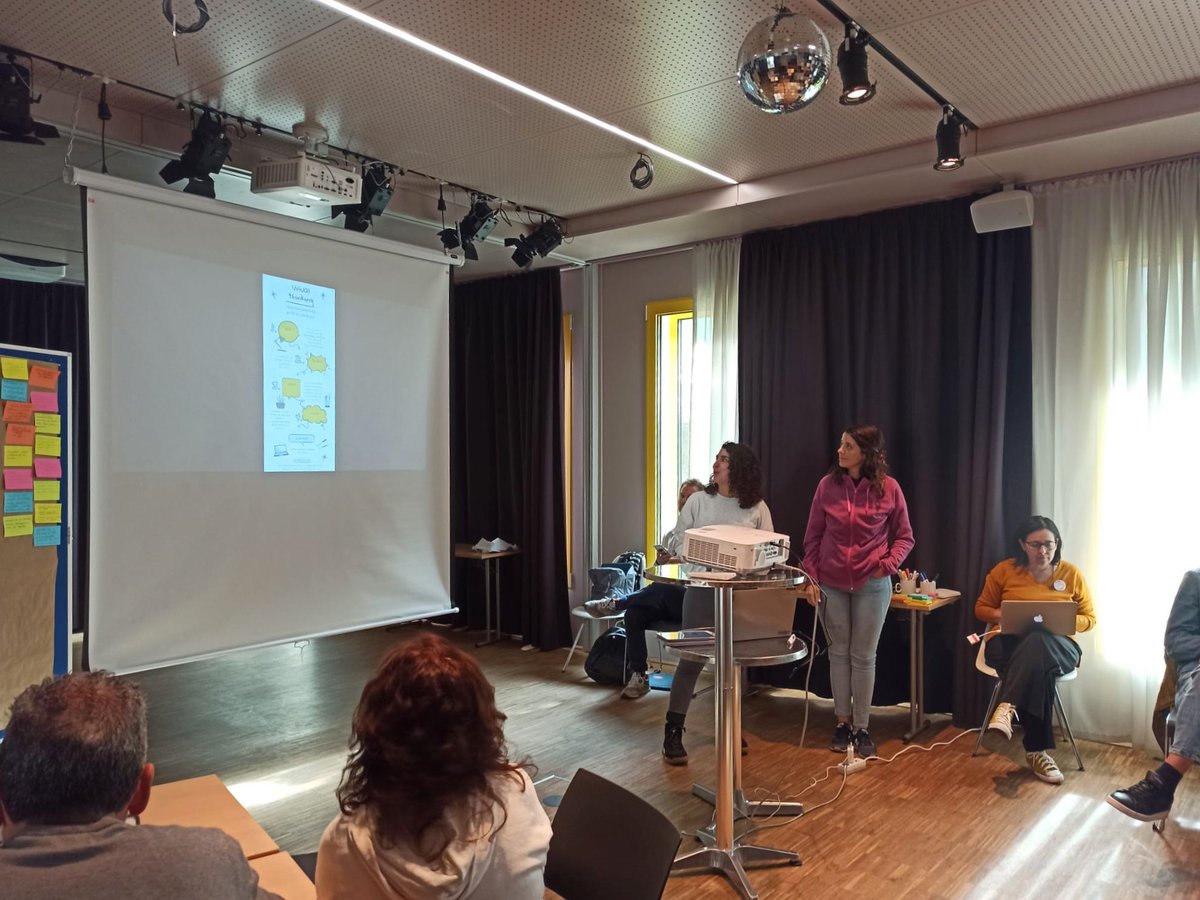 ErasmusAlberich's tweet photo. Avui la Montse i la Sandra han conegut noves pràctiques educatives innovadores de la mà dels participants de la formació de  Escuela21 i que podran compartir amb els companys i companyes de l’Alberich
#ErasmusEscuela21
#Erasmusplus
#Sepie
#XEPR
@sepiegob 
@educaciocat 
@ReusXarxa https://t.co/gz6WVCVqNk