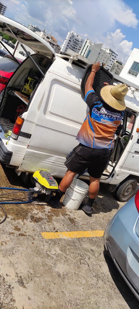 necatorem's tweet photo. Poniendo a la gente de @CleanSpot_do a coger lucha https://t.co/06VMuSAyVe