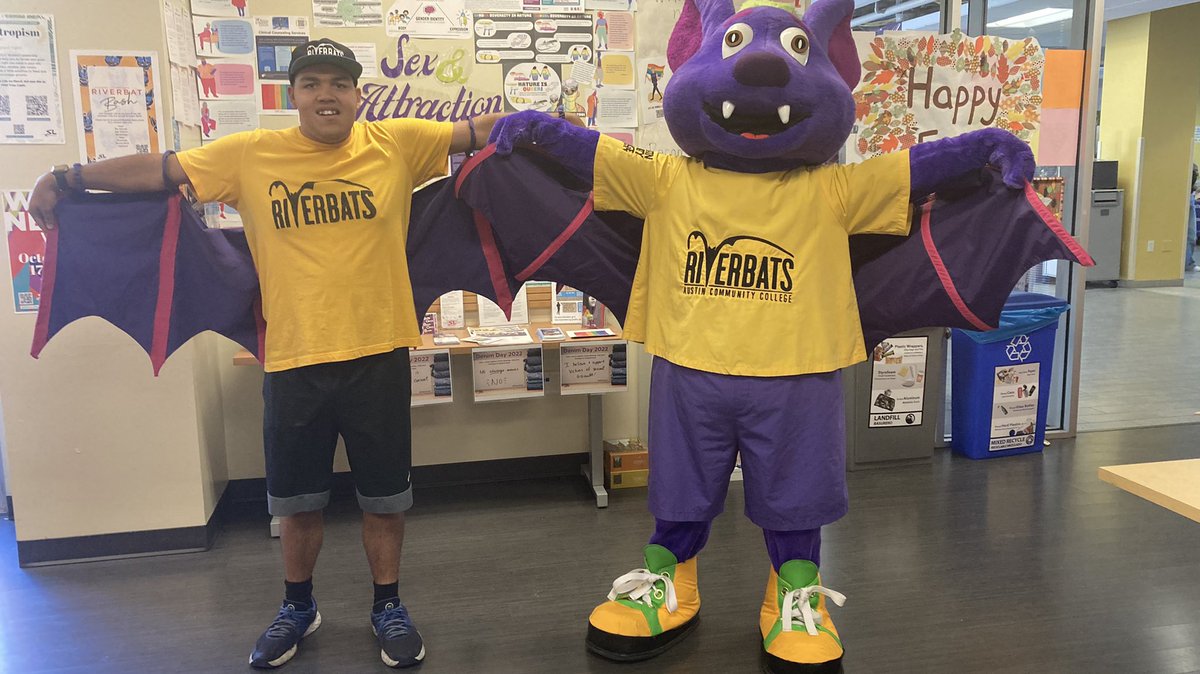 jourdendcbc's tweet photo. My BFF @RBtheRiverbat is in the House!
#RiverbatBash | #ACCRiverbats https://t.co/Vs3GUIS42T
