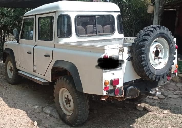 BRClassicCars's tweet photo. How about this 110 converted into crew cab? You could order with us!
Contact us today!
#landroverdefender #4x4 #landrover110 #110crewcab #110defender https://t.co/5Qwvdd0dyo