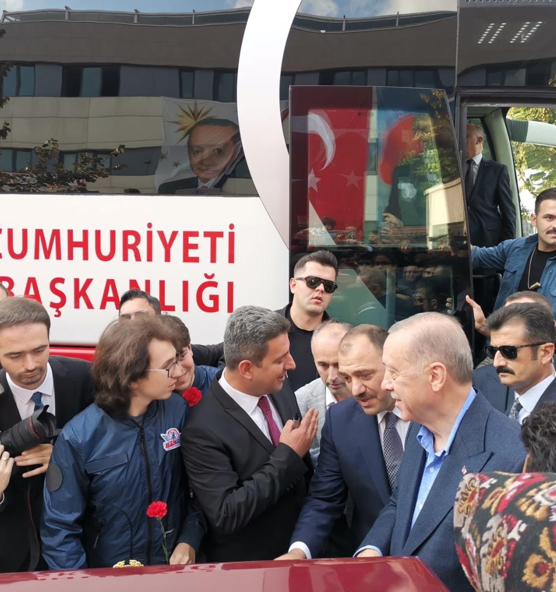 Eğitimde başarı çıtasını hep yukarı taşıyoruz…

Başarılarıyla bizleri gururlandıran, Cumhurbaşkanımız Sayın Recep Tayyip Erdoğan’ın övgülerine mazhar olan BİLSEM öğrencilerimizi ve tüm proje ekiplerimizi tebrik ediyorum.👏🥇🏆