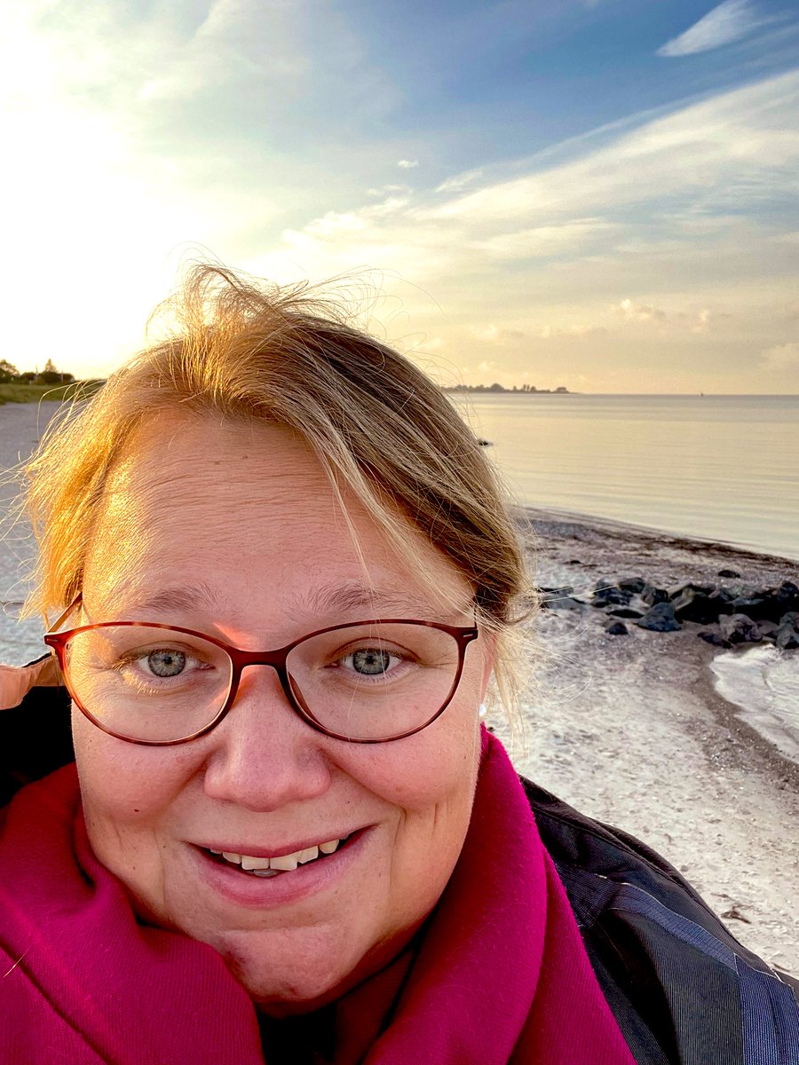rike_mw's tweet photo. Made it from the southwest corner of Germany to almost the northern border in a day by public and #climatefriendly transport… >12h of travel from #biophysics #DGfB to @cui_unihh annual retreat and symposium https://t.co/tdfVJ3fxmE