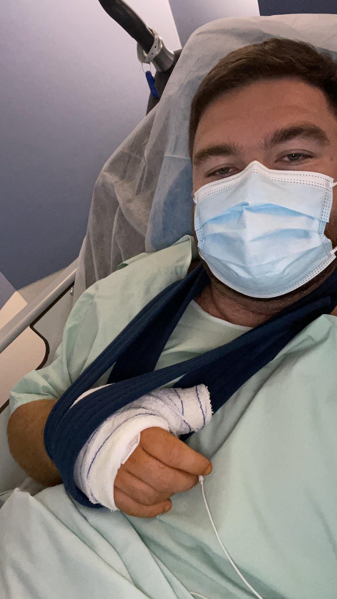 Go_les_Thoniers's tweet photo. 🏨 : On souhaite un prompt rétablissement à @Arthur_lebars opéré ce midi d’une fracture du pouce subit lors du match de R3 à Trégunc il y a 10 jours. https://t.co/A9QdsKeaQr