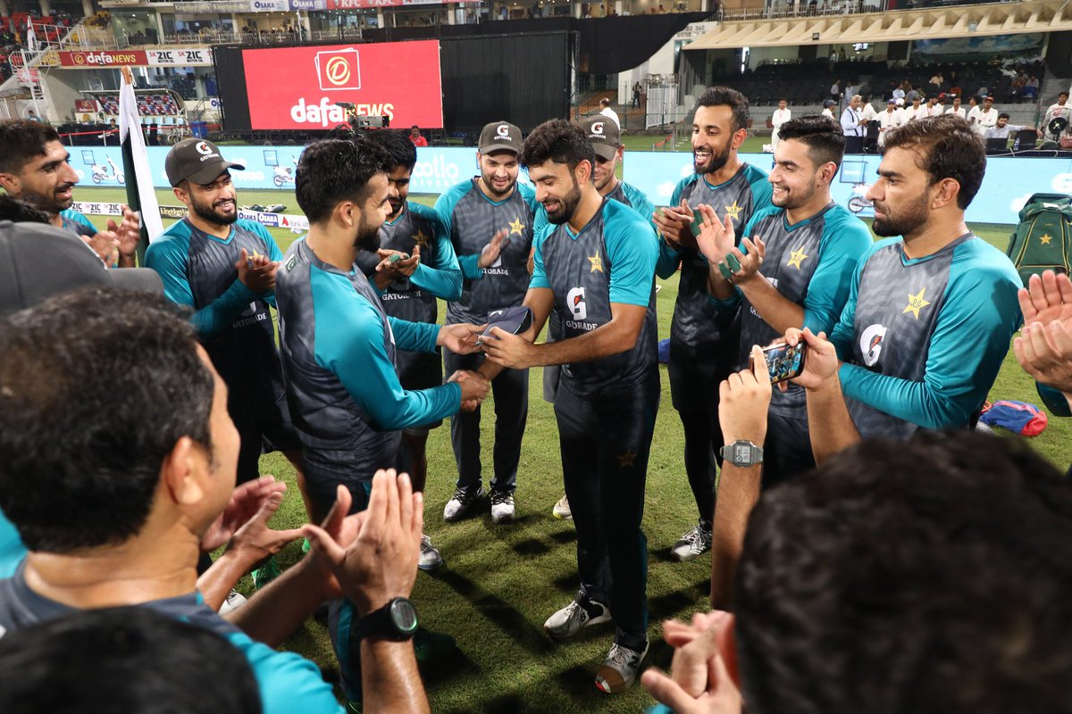 76Shadabkhan's tweet photo. Koi bhi situation ho girna nahi hai. Proud of my team for a complete team effort. Honoured to welcome Amir Jamal to international cricket. Always tough to play against quality teams like England but we always believe in our ability. This win is for all the fans. #PakistanZindabad https://t.co/4DiKcSIm9S