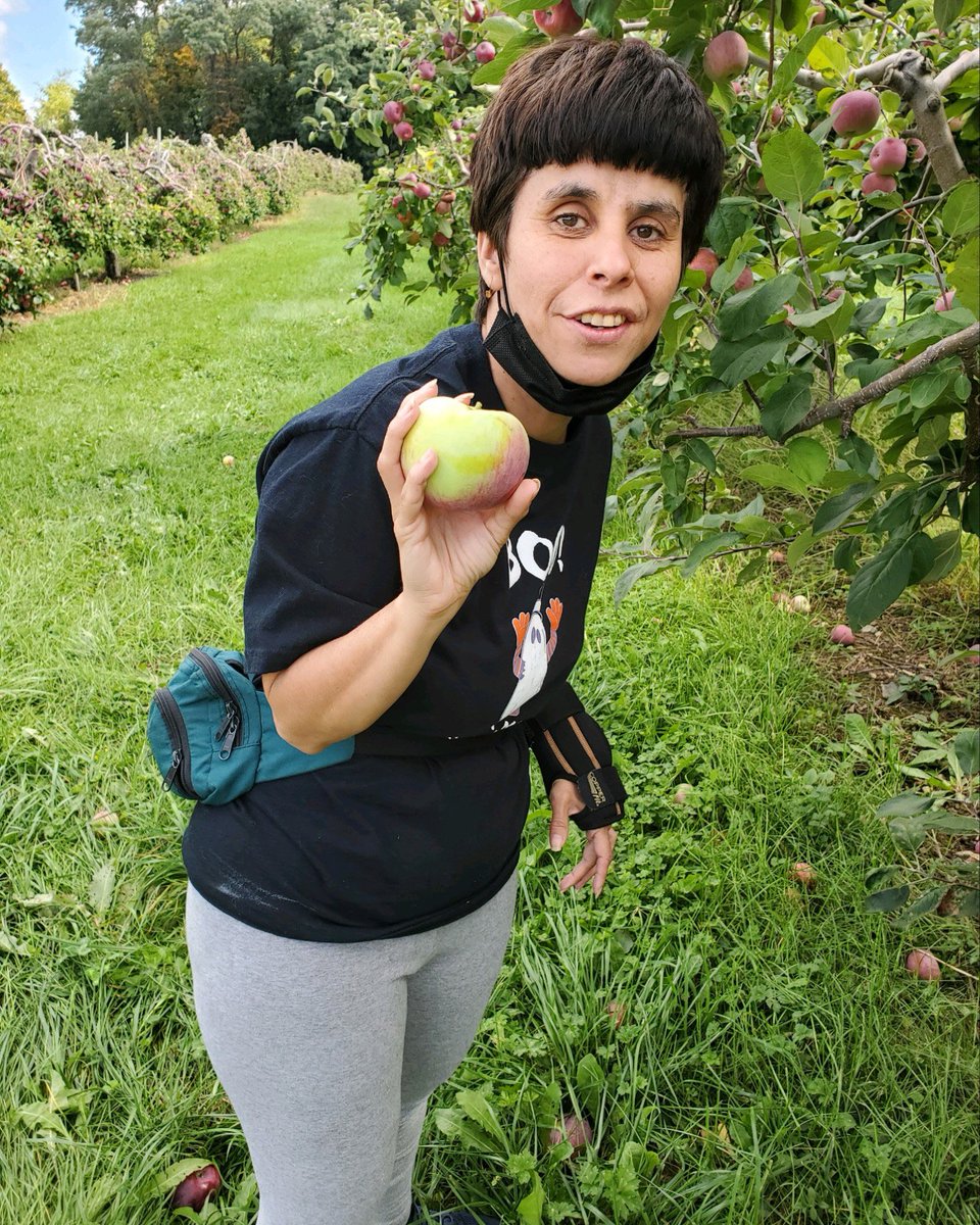 Communitas1954's tweet photo. Nice one, Jen!
#ApplePicking #BrooksbyFarm #FallFun #WeAreCommunitas https://t.co/1D4wFkYRfJ
