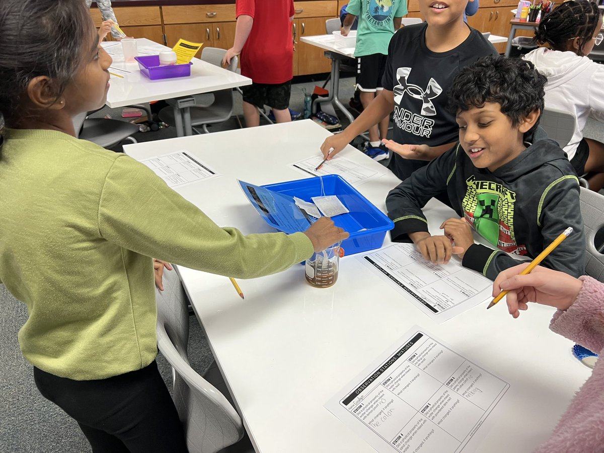 CarrieBoyleCISD's tweet photo. 5th grade exploring mixtures! @AustinElem #AustinOurStory #CISD_Science https://t.co/DEoWVzEHEv