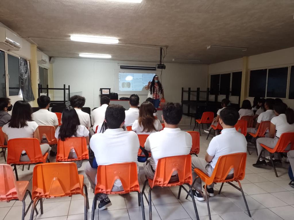 UCaborca's tweet photo. Tema de Sensibilización sobre el Suicidio, En COBACH Plantel Caborca. Impartido por la Psicóloga Maythe Alejandra Espinoza García.
#capacaborca #CuidaTuSaludMental #saludmental #UsaTuCAPA @CapaSonora @DGSMASONORA https://t.co/Q9J8KqTmS5