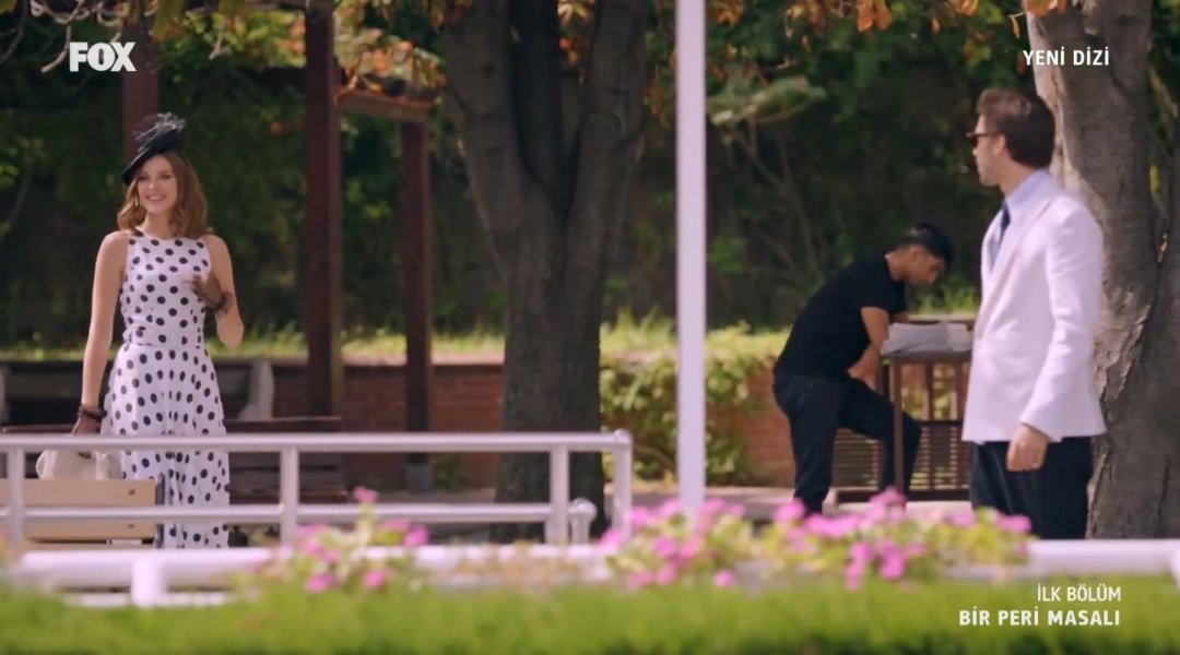 girlyafterskies's tweet photo. the direction and cinematography is so beautiful 🤍🌸🦋

#birperimasalı #onzey https://t.co/6xGkw9gVMn