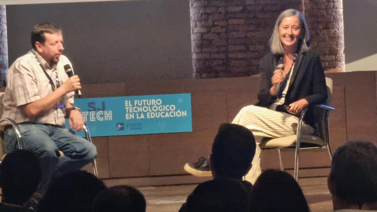AlexiaEducacion's tweet photo. Conversación muy interesante entre @terevida y Javier Gonzalez @jesuitascolegio en el observatorio de #SJTech de @educsi. Integración, evaluación e innovación en el aula, algunos aspectos clave para un proyecto digital a medida. https://t.co/QmK1SoaRwu