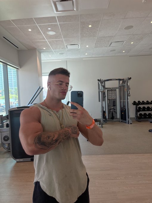 Feeling the pump 💪🏼 https://t.co/H1fcIejnJb<a href="/tag/tbt"class="tags"><span>#tbt</span></a>