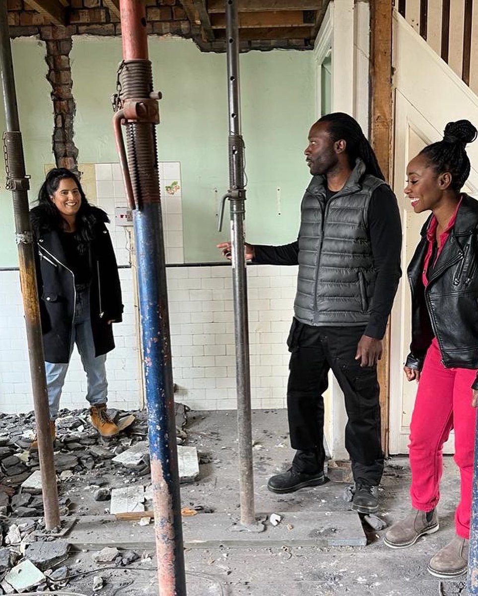 ScarAndStu's tweet photo. BTS of our Bristol episode with @sanasan_90! Loved the end product of this one…
•
•
•
#teamwork #siblings #propertydevelopment #property #renovation #presenters #tv #tvpresenter #channel4 #worsthouse #worsthouseonthestreet #behindthescenes #bts https://t.co/8FDs5kfKI6