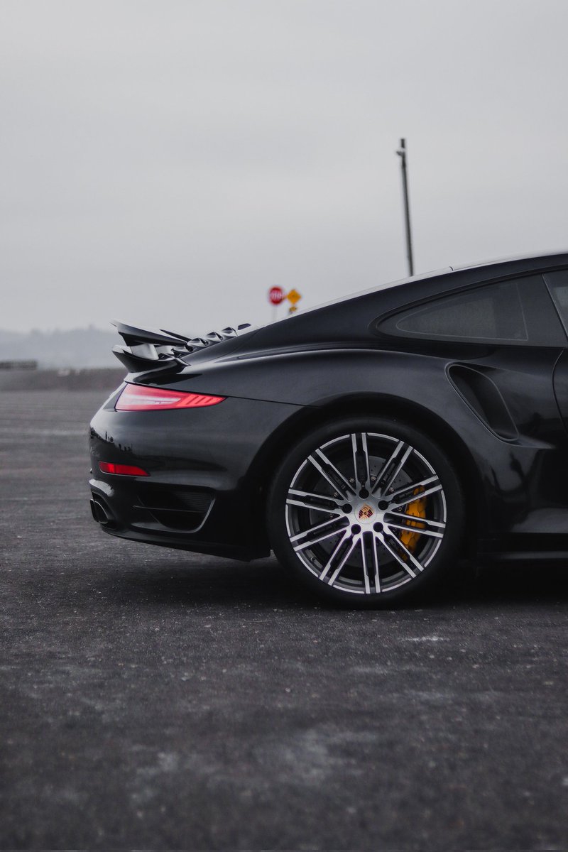 UEZ__'s tweet photo. I'm back 📸😈 

Shot this beauty last weekend 😍 
#porsche911 #porsche #porsche911turbos #911turbos 
@PorscheRaces @Porsche @PorscheFormulaE https://t.co/2UF2zeGiyv