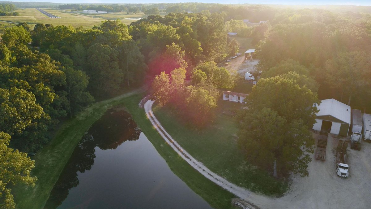 landwatch's tweet photo. It's time to own a hobby farm in Tennessee! A nature lover's dream, with 2 ponds, rows of crops, and acres surrounded by wildlife. Listed By United Country Southern Lifestyle Properties
.
.
.
Property ID: 414906517
https://t.co/GRVg4Xba86 https://t.co/cqUJh3c9z0