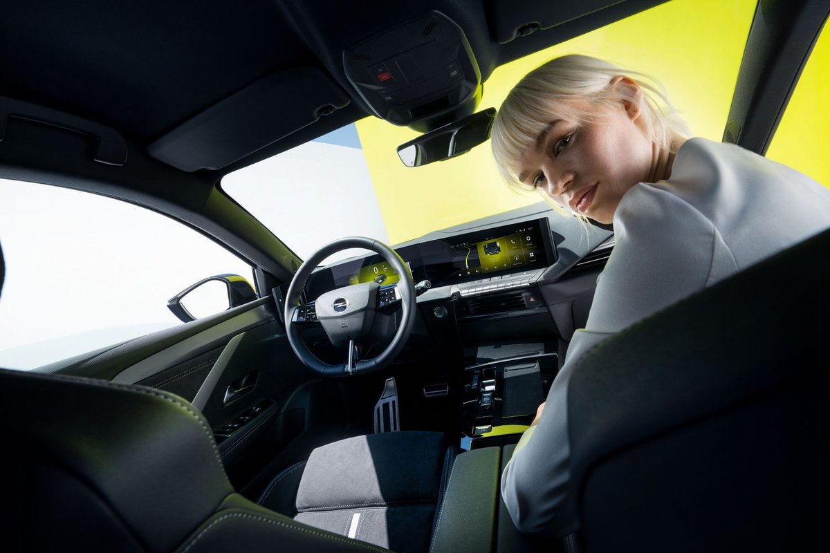 Shane_O_D's tweet photo. Sportier chassis and design for the Opel Astra GSe plug-in hybrid, now on @completecar:

https://t.co/OR4sl5ZTmO https://t.co/U5EoncatfM
