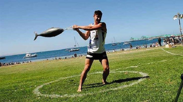 ESPNSprots's tweet photo. Jon “Tuna Hammer” Splatz preparing his world record attempt tuna throw https://t.co/WMvKOTA1Q6