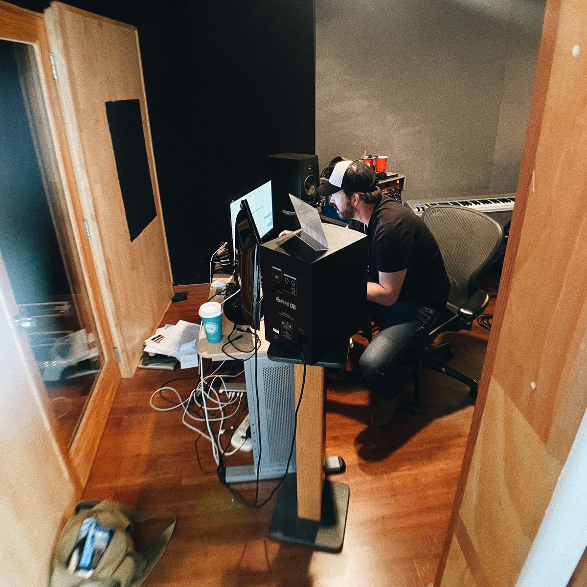 IN STUDIO &amp; IN SESSION 🎧🎶

#nashvillains #nashville #studiohangs #studiotime #writtingmusic #recordingmusic #friendship