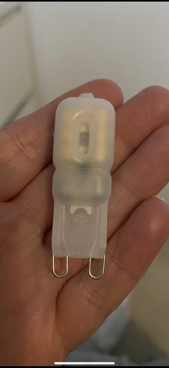 J0_Henderson's tweet photo. Can anyone tell me what type these bulbs are please?! https://t.co/bCpnZn5Cxa