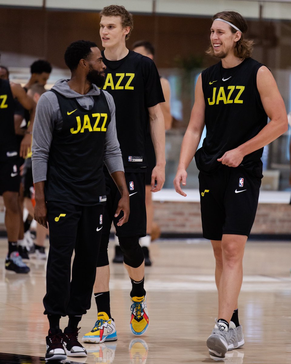 utahjazz's tweet photo. in case you couldn’t tell, the vibes are ✨good✨

#TakeNote https://t.co/U2cL2uYUpx