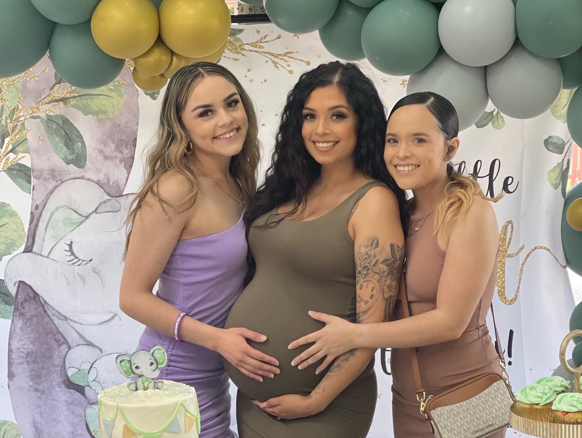 settt_'s tweet image. My heart is so broken ..😔 I really lost my sister to cancer .. heaven is so lucky to have her but man , I’m fucking broken 😔💔👼🏻 @Lovelyvette_  I love you my sister , I can’t wait to see you again 👼🏻🙏🏼 #FuckCancer