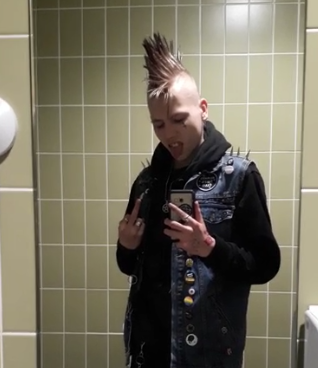 CommiePunk17's tweet photo. #Punk #Alt #Anarchist #Anarchy #PunkRock #Punkrocker #Fashion #AltFashion https://t.co/iX3LYbyMA9