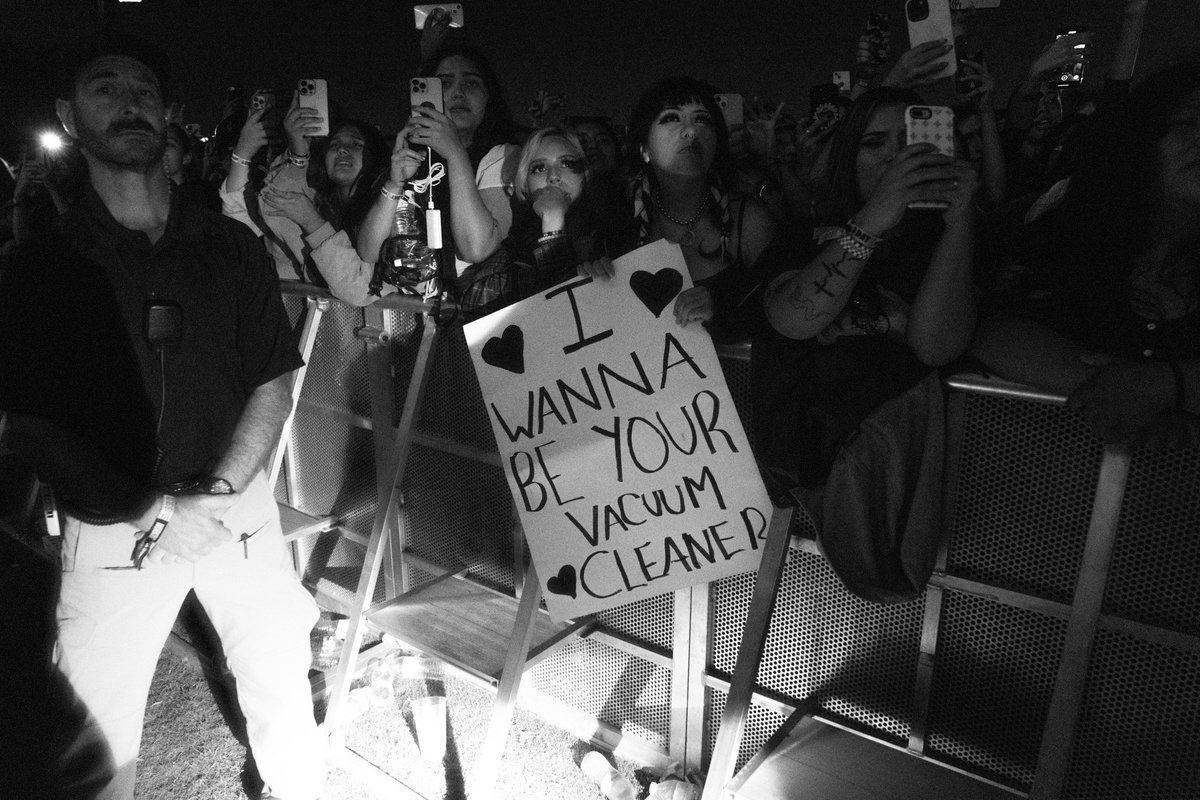 I Wanna Go Back 💕 <a href="/ArcticMonkeys/">Arctic Monkeys</a>  

📸: <a href="/poonehghana/">Pooneh Ghana</a>