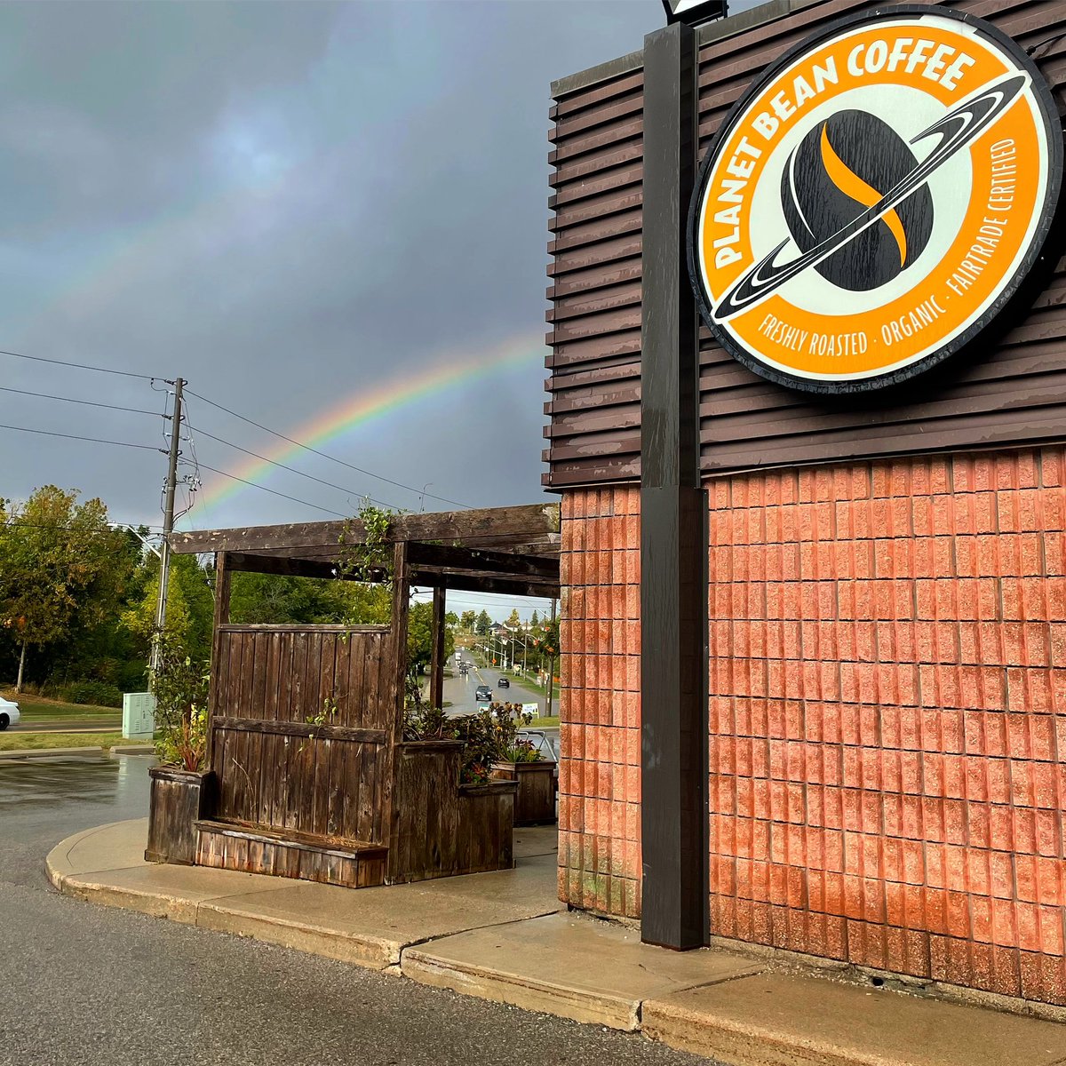 planetbeancafe's tweet photo. The gold at the end of the rainbow π
#planetbean #coffee #organic #fairtrade #rainbow #potofgold #guelph #ontario https://t.co/Y9VRTmNcmF