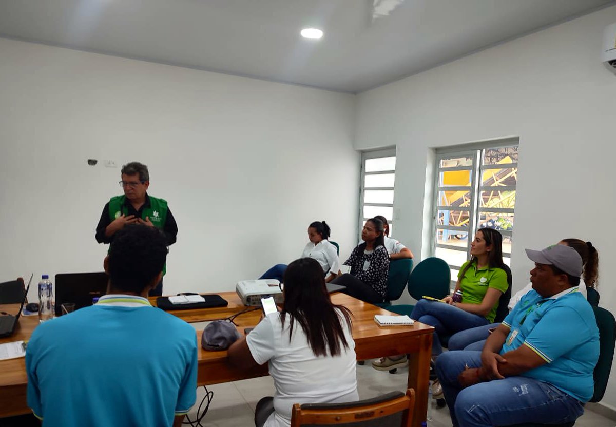 ¡UNIDOS promovemos la economía circular en Antioquia!📈🍃

Nos encontramos en mesa de trabajo sobre el aprovechamiento de residuos orgánicos♻️ y biomasas en las instalaciones de <a href="/futuraseo/">FUTURASEO S.A.S. E.S.P.</a> en el Distrito de Turbo, de la mano de con 
<a href="/earthgreencol/">EarthGreen Colombia</a>, <a href="/CORPOURABA/">𝐂𝐎𝐑𝐏𝐎𝐔𝐑𝐀𝐁𝐀</a> y <a href="/AlcArboletes/">Dignidad y Compromiso</a>🙌.