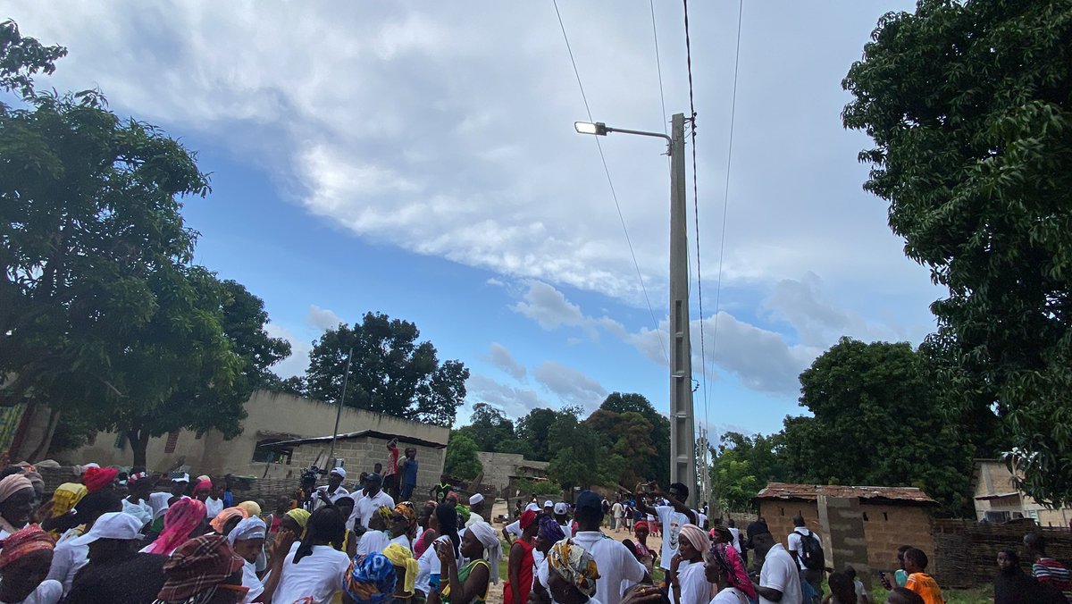 pudcsenegal's tweet photo. Électrification rurale : mise en service du village de Hamdalaye dans la commune de Simbandi Balante.  

@CheikhhDiop @Macky_Sall
#PSE #Senegal #Rurale #WomenEmpowerment #Accessibility #Connectivity #Energy https://t.co/W8VW0UxtOK