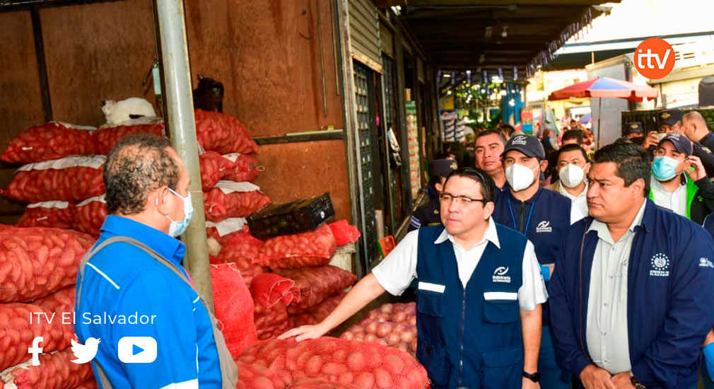 #Nacionales|| <a href="/AgriculturaSV/">Ministerio de Agricultura y Ganadería 🇸🇻</a>  y <a href="/Defensoria_910/">Defensoría del Consumidor (DC) 🇸🇻</a>  continúan inspecciones en precios de Frutas y Verduras en la Tiendona 
#Itvelsalvador
bit.ly/3SnhVj0