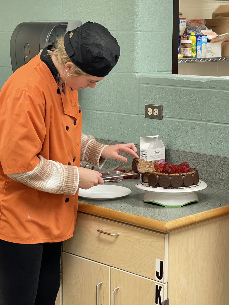 CteMchs's tweet photo. Culinary students doing an amazing job with our presentation unit, you eat with your eyes first! @MCHSDistrict111 https://t.co/x8BPtr70PS