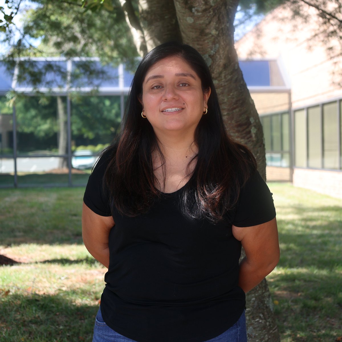 HCOHRE's tweet photo. #HumansofHowardCounty
Sandy Cos is the Director of Equity and Community Engagement (@HowardCC). To learn more about Sandy visit our Facebook or Instagram Page.
#happyhispanicheritagemonth #MesdelaHerenciaHispana https://t.co/SQnH76WnDH