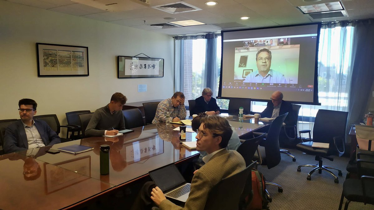 MATA_CoE's tweet photo. Our extended transatlantic table at Prof. Shattuck’s “US-EU Relations in the 21st Century: a Multidisciplinary Analysis of #Transatlantic Affairs” hosts Prof. @oliviercosta & Prof. Michael J. Glennon to discuss comparative #federalism in 🇺🇸& 🇪🇺. #MATAstudents https://t.co/6qJ5C69STP