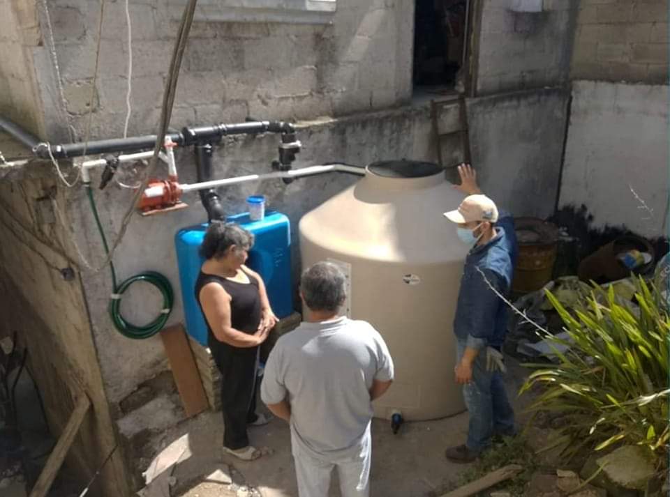 EnteroAmbiente's tweet photo. Agua suficiente para toda la gente ¿la solución podría caer del cielo?

Hoy Gina Vidriales de @SendasAc nos hablará de 𝐒𝐢𝐬𝐭𝐞𝐦𝐚𝐬 𝐝𝐞 𝐂𝐚𝐩𝐭𝐚𝐜𝐢𝐨́𝐧 𝐝𝐞 𝐀𝐠𝐮𝐚 𝐝𝐞 𝐋𝐥𝐮𝐯𝐢𝐚 𝐃𝐨𝐦𝐞́𝐬𝐭𝐢𝐜𝐨𝐬 #SCALL  

Sintoníza #ElShowDeLaTierra 12hrs por @RADIOMASRTV 📻🌎 https://t.co/ENF6I3Zo34