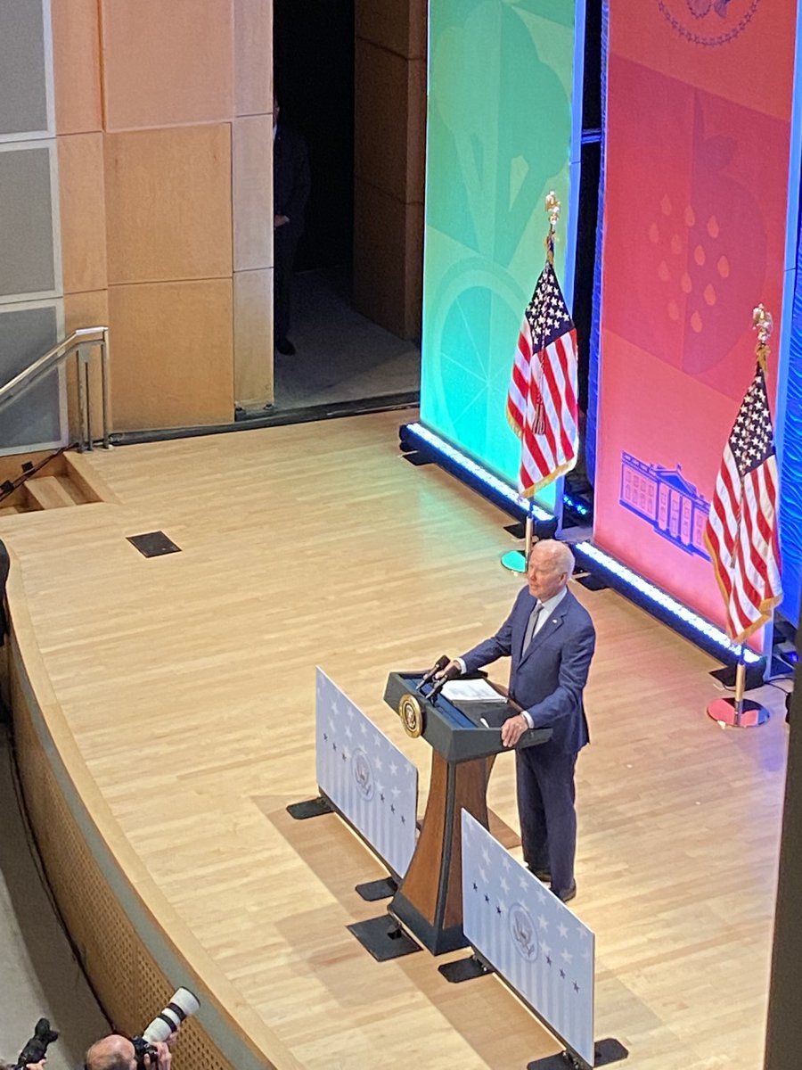dobrien_coop's tweet photo. #WHConfHungerNutrition ⁦@POTUS⁩ pointing out the need for a whole of society approach to eliminating hunger and ensuring ALL people have access to healthy food. #gocoops have a huge role to play. Consumers, farmers, grocery stores can own, control and benefit. https://t.co/M6PpOeMNDv