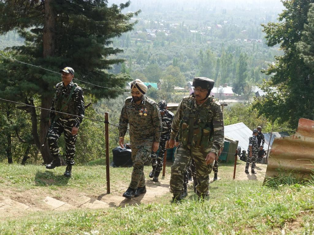 KOSCRPF's tweet photo. Sh. M.S Bhatia, IPS. IG @KOSCRPF visited coys of 14 Bn #CRPF in Keller #Shopian to review the operational preparedness.
He was briefed on the prevailing security situation by the Commanders and also interacted with the troops. 
@crpfindia
@MSBhatiaIPS https://t.co/94wno1jjAG