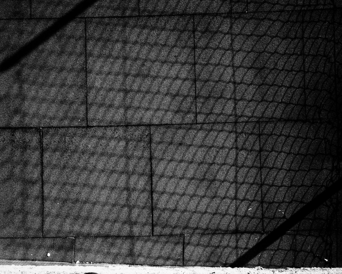 Howly_Smith's tweet photo. #ontheroof #rooftopruejeanmartin #surletoit #blackandwhitephotography #digitalohotography #textures https://t.co/IfcU8hIbtR