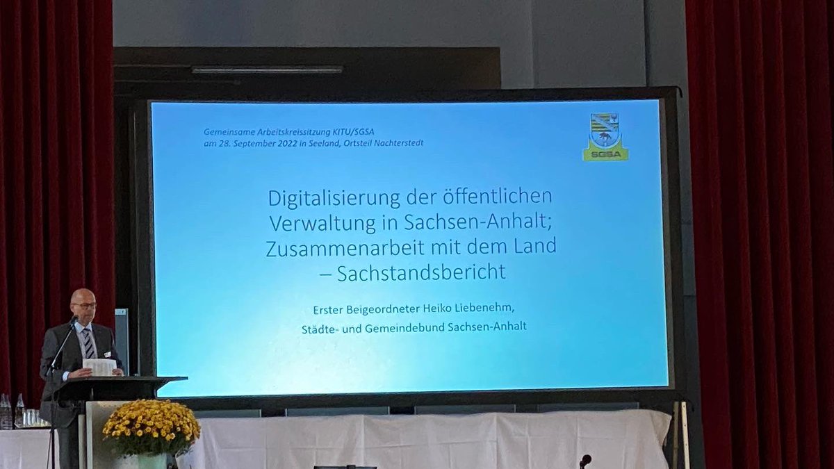 indyz_25's tweet photo. Gemeinsame Sitzung AK Steuerung/Strategie #KITU @kid_magdeburg und #sgsa @sachsenanhalt mit Sts. @bubernd zur Digitalisierung der Kommunen; wichtiger offener Austausch, PS: diskutieren über OZG ohne WLAN, keine Hybride, keine Ladestation (Laptop und eAuto) #findedenfehler https://t.co/RMo162PnO2