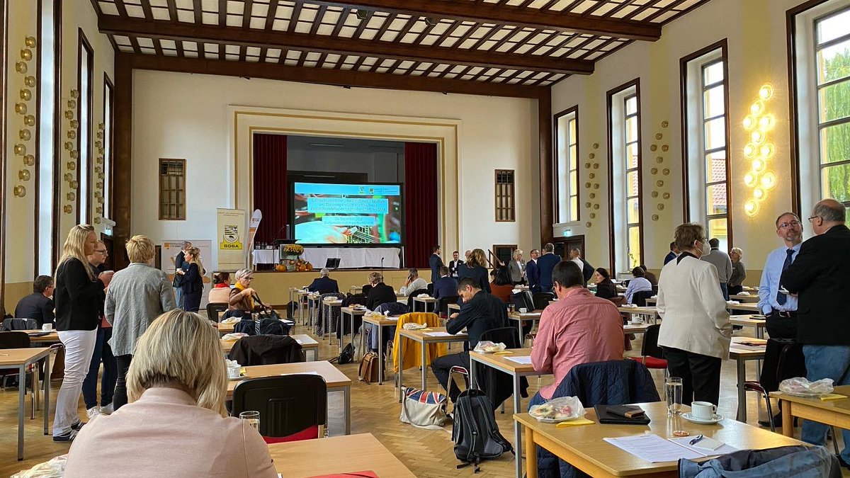 indyz_25's tweet photo. Gemeinsame Sitzung AK Steuerung/Strategie #KITU @kid_magdeburg und #sgsa @sachsenanhalt mit Sts. @bubernd zur Digitalisierung der Kommunen; wichtiger offener Austausch, PS: diskutieren über OZG ohne WLAN, keine Hybride, keine Ladestation (Laptop und eAuto) #findedenfehler https://t.co/RMo162PnO2