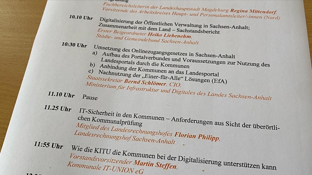 indyz_25's tweet photo. Gemeinsame Sitzung AK Steuerung/Strategie #KITU @kid_magdeburg und #sgsa @sachsenanhalt mit Sts. @bubernd zur Digitalisierung der Kommunen; wichtiger offener Austausch, PS: diskutieren über OZG ohne WLAN, keine Hybride, keine Ladestation (Laptop und eAuto) #findedenfehler https://t.co/RMo162PnO2