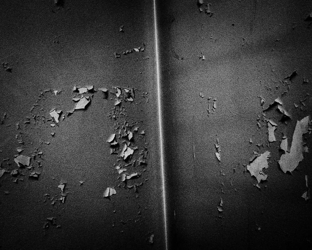 Howly_Smith's tweet photo. #ontheroof #rooftopruejeanmartin #surletoit #blackandwhitephotography #digitalohotography #textures https://t.co/pEBqELMCKB