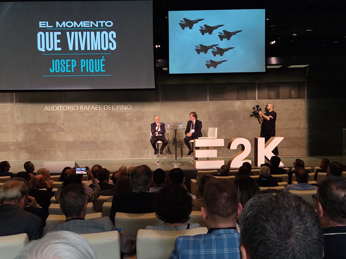 e2kglobal's tweet photo. Enriquecedora visión de cómo está cambiando el mundo de la mano de @joseppiquecamps y una pequeña conversación con nuestro consejero delegado @H_Iglesias sobre la diversificación empresarial #E2KDAY #seguros #E2KBROKERNET https://t.co/pMAftAl44y